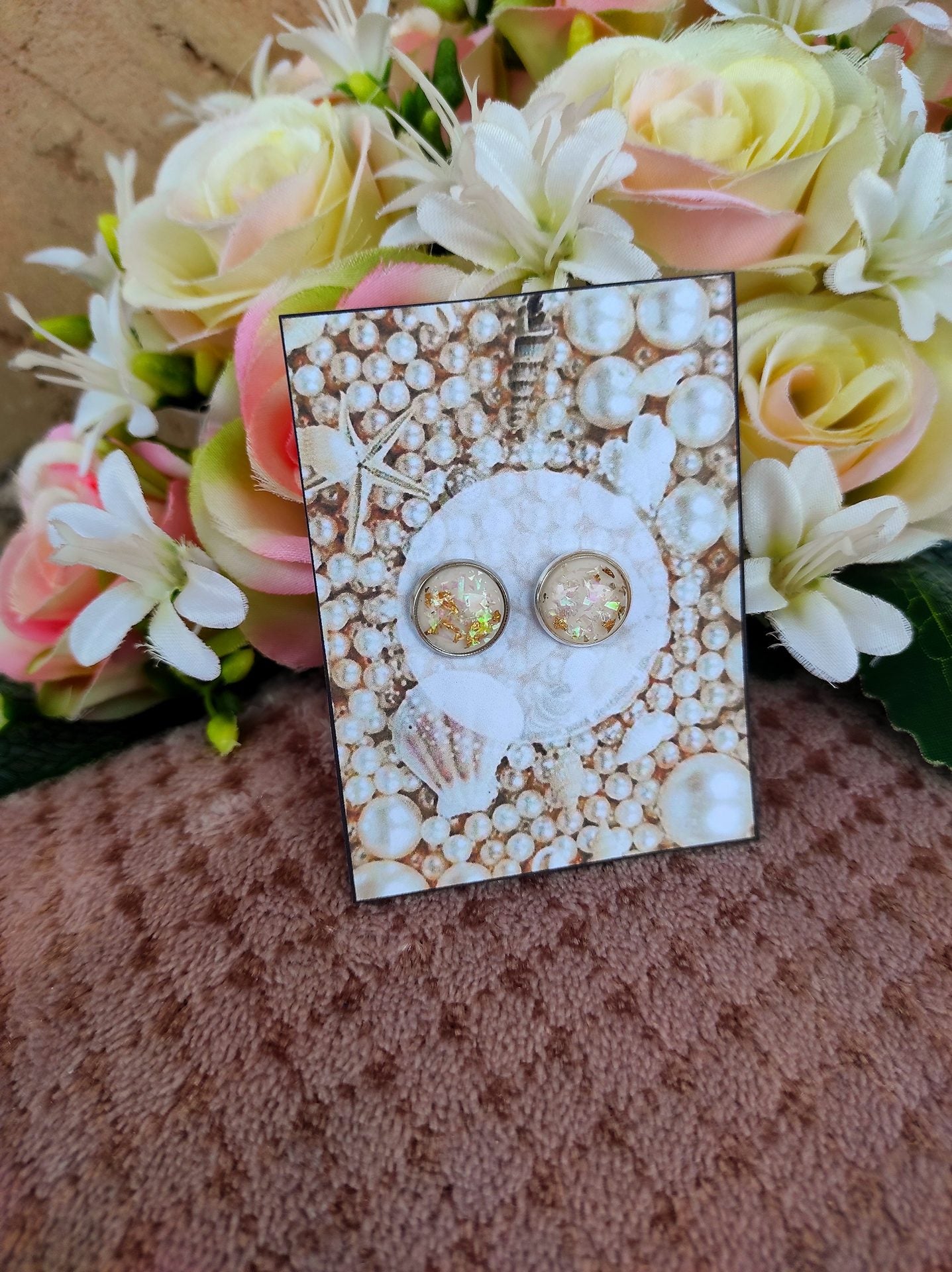 Különleges fehér bedugós fülbevaló